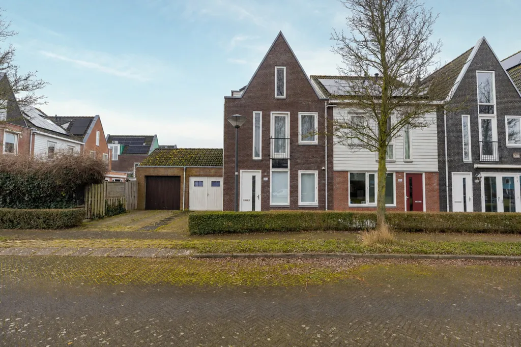 6-room house in Zwaag