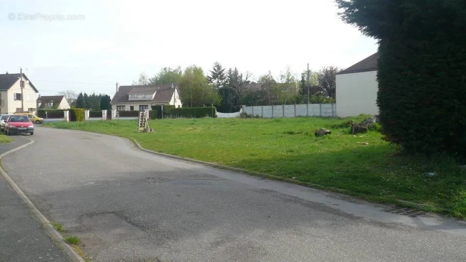 Terrain à Fontenay-Tresigny