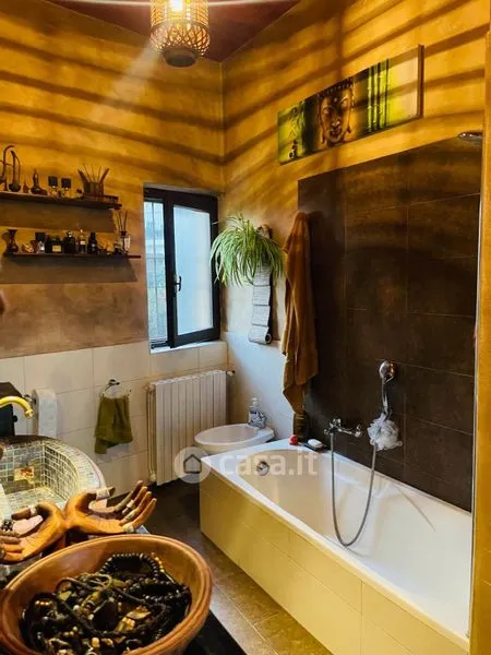 Salles de bain - Rustic Villa with Garden in Cremona