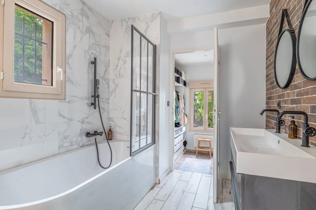 Vannitoad - Villa with Private Apartment near Lyon Centre