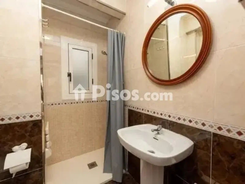 Bagni - Classically Styled Flat with Balcony in Traditional Centre