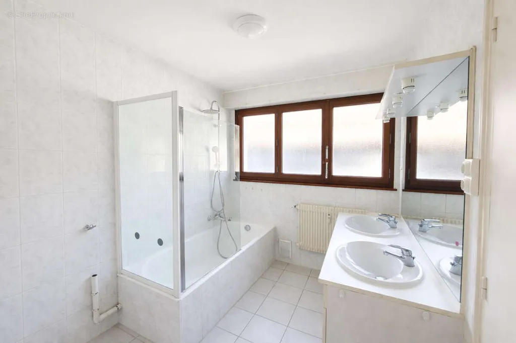 Salles de bain - Appartement T4 avec Garage à Thonon-les-Bains