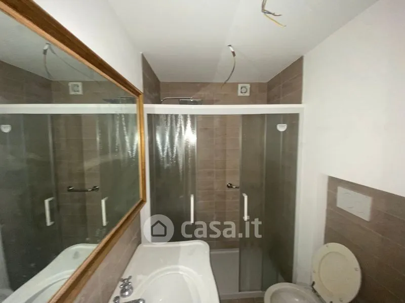 Salles de bain - Rented Two-Bedroom in Historic Centre, Novara