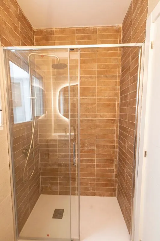 Vannitoad - 2-Bedroom Flat with Balcony in Madrid