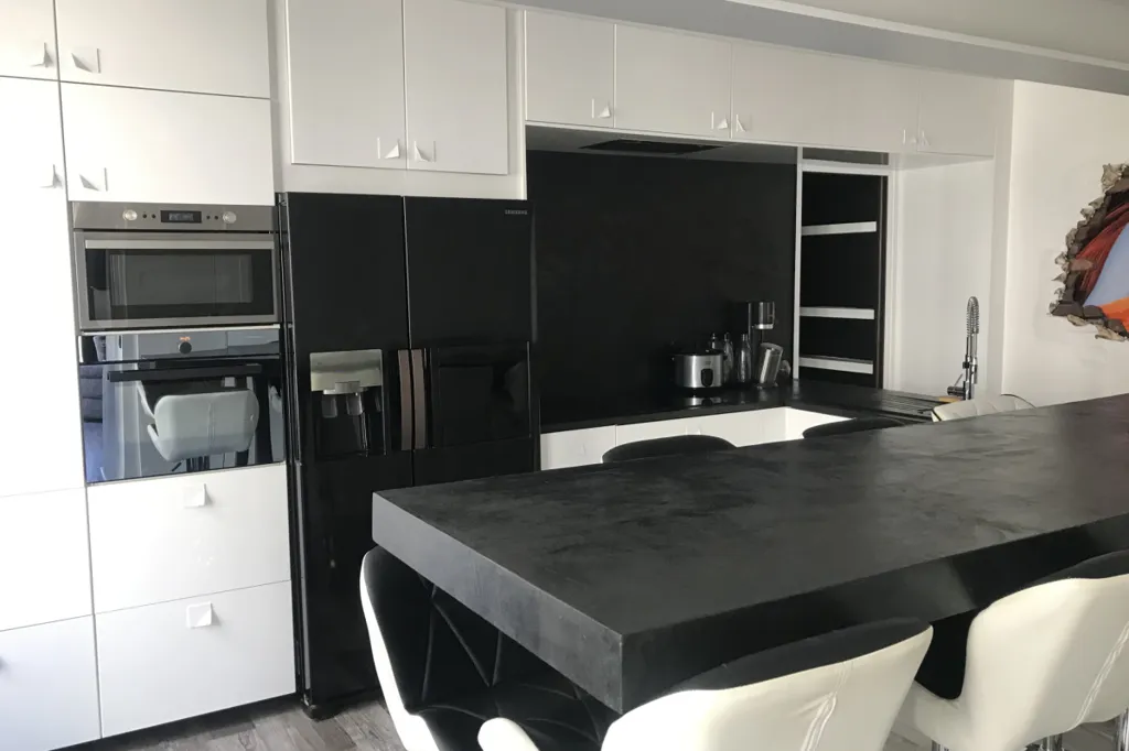 Cuisine - Appartement 2 Pièces avec Balcons au 1er Arrondissement de Paris