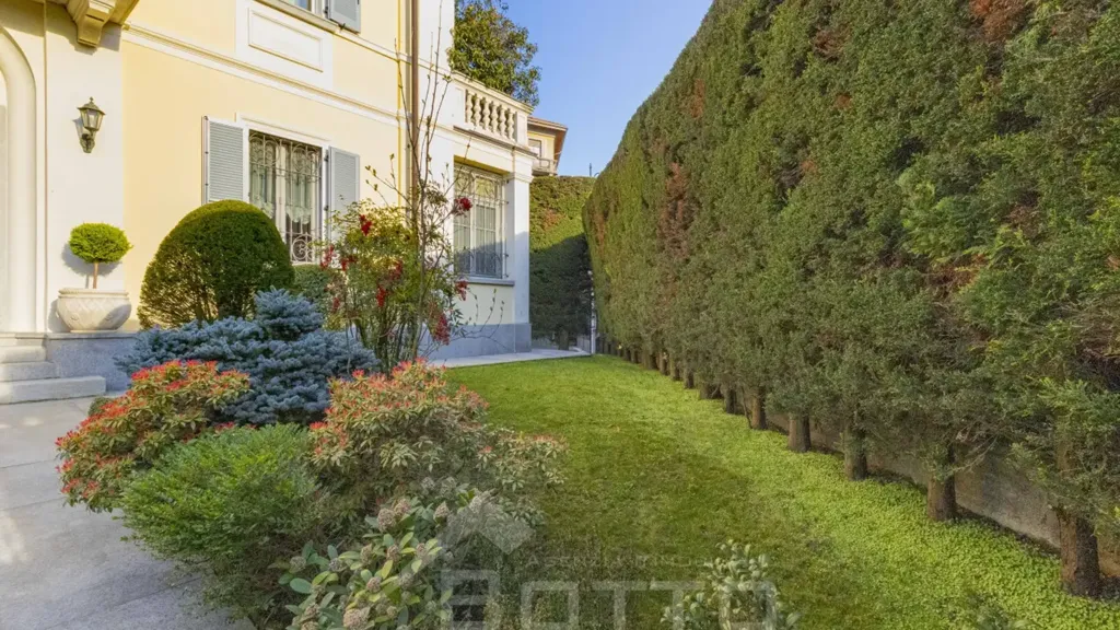 Jardin - Historic Villa with Central Location in Grignasco
