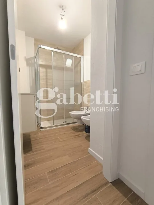 Vannitoad - Fully Rented Trilocale with Balcony in Florence