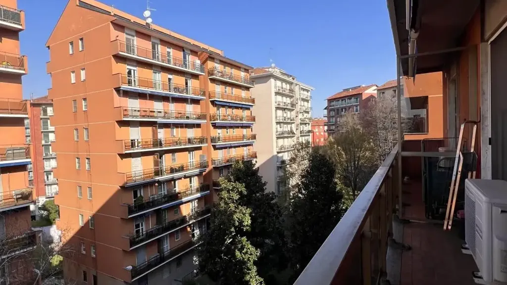 Rõdu - Rented Duplex with Balcony in Milan