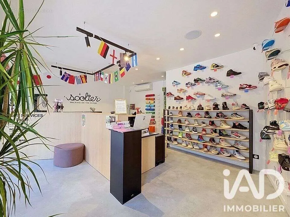 Stanze - Boutique with Digital Display in Toulon Centre
