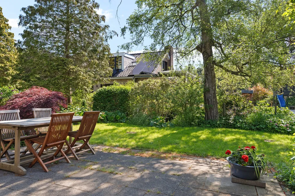 Aed - Detached Bungalow with Garden in Monnickendam