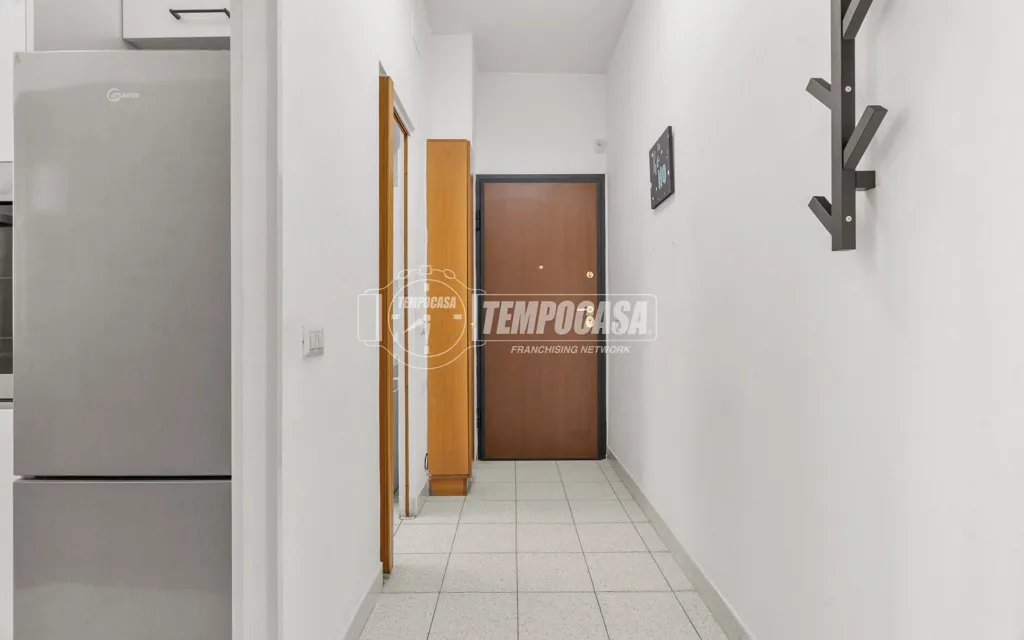 Esik - Spacious Studio with Balcony in Milan