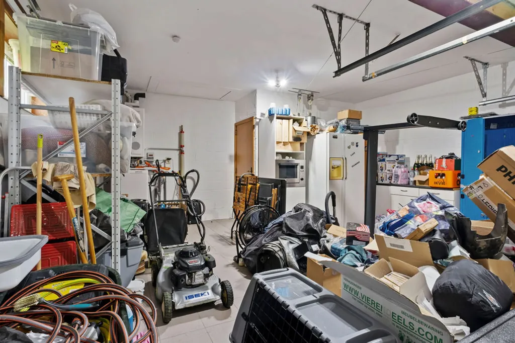 Garage - House with Open Views in Merchtem