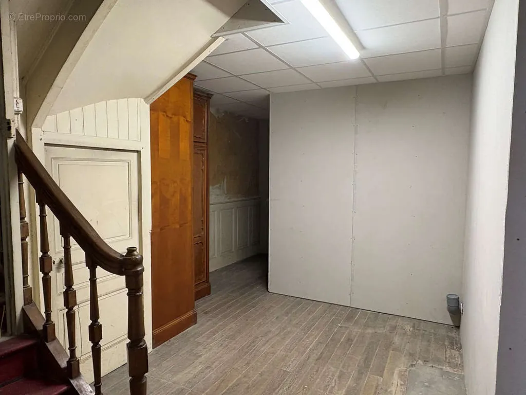 Rooms - Mixed-Use Building with Commercial Potential in Saint Yrieix