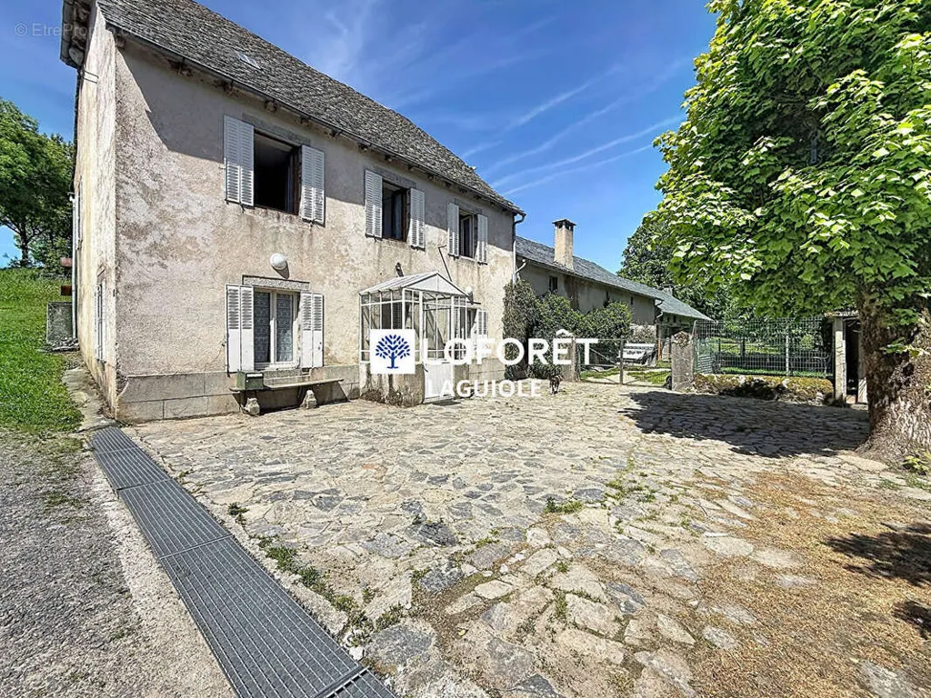 Jardin - Propriété de Caractère avec Jardin à Chaudes-Aigues
