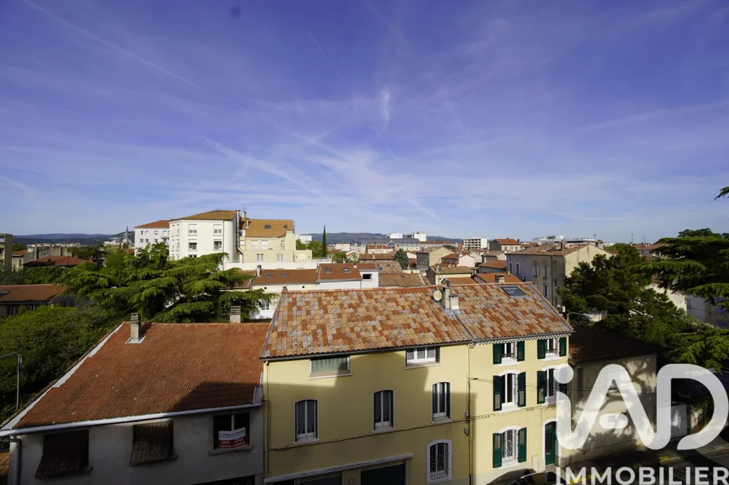 Rõdu - Renovated 2-Bed Flat with Mezzanine in Valence