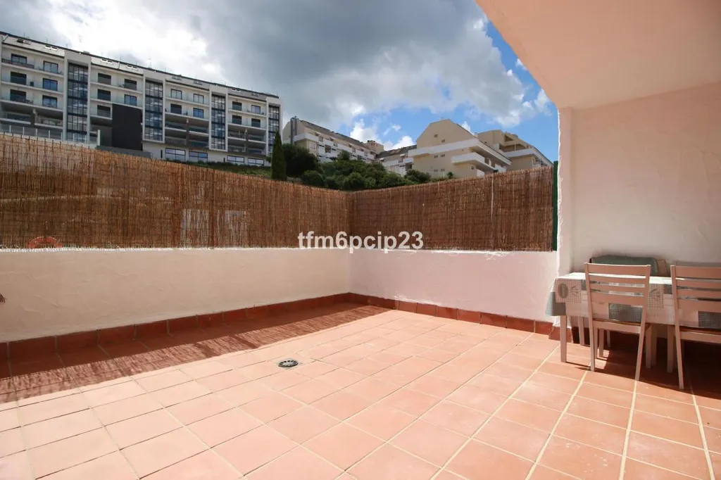 Terrasse - Ground Floor Apartment with Golf Views in Manilva