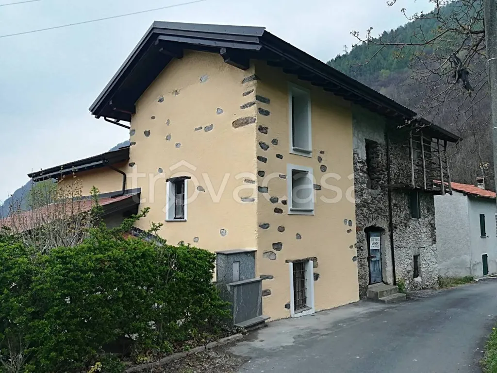 Extérieur - Rustic Property with Balcony in Colico