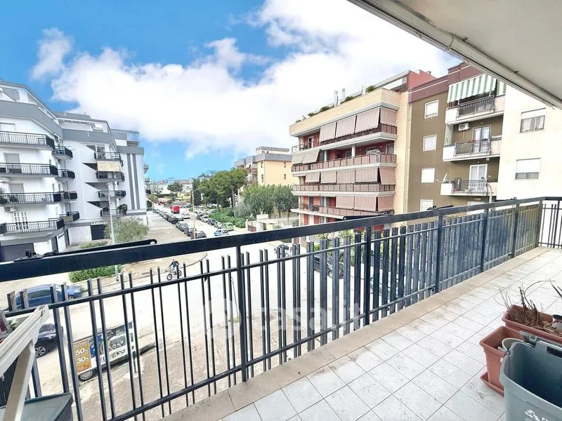 Rõdu - Fully Renovated Apartment with Balconies in Trani