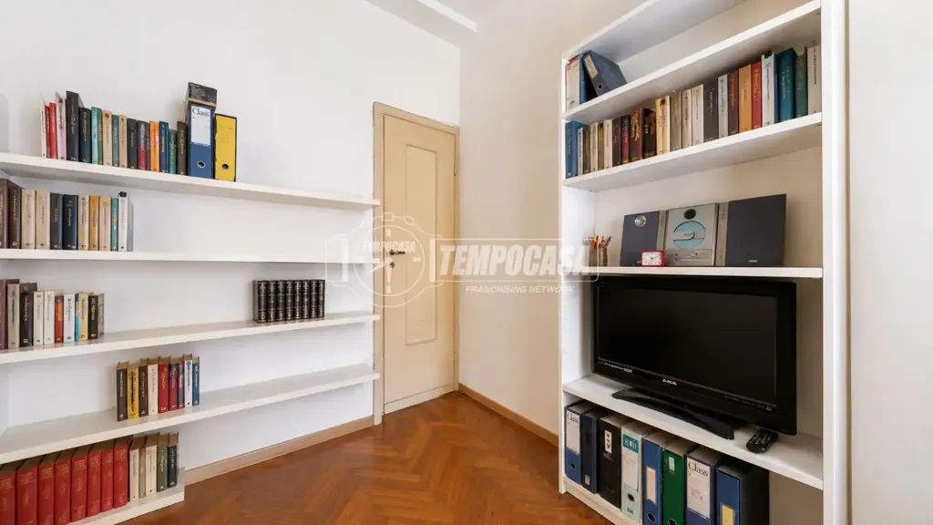 Kabinet - Triplex with Two Entrances in Milan