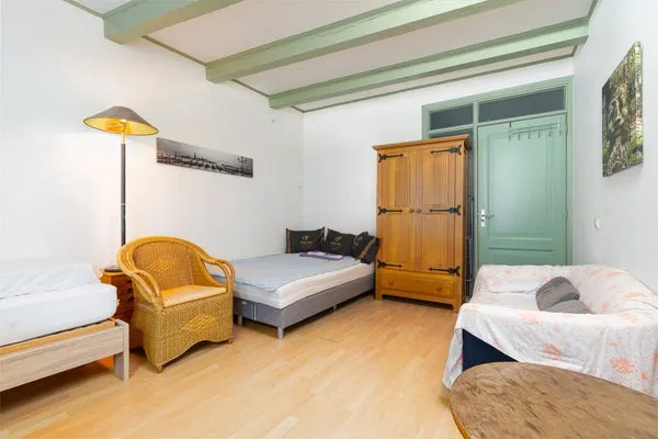 Chambres - 1 Bedroom Apartment with High Windows in Leiden