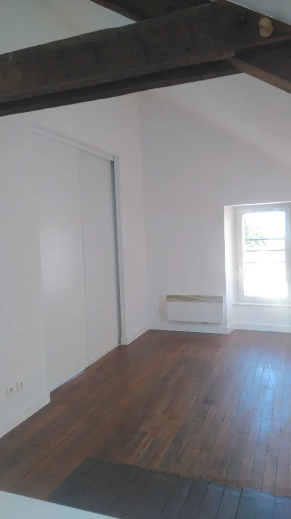 Rooms - Character Flat with Parking in Chaumont