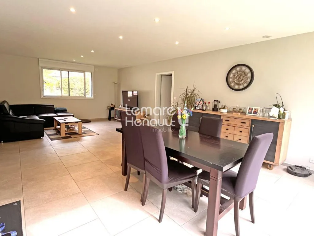 Söögituba - Contemporary House with Riverfront in 3500 m² Park