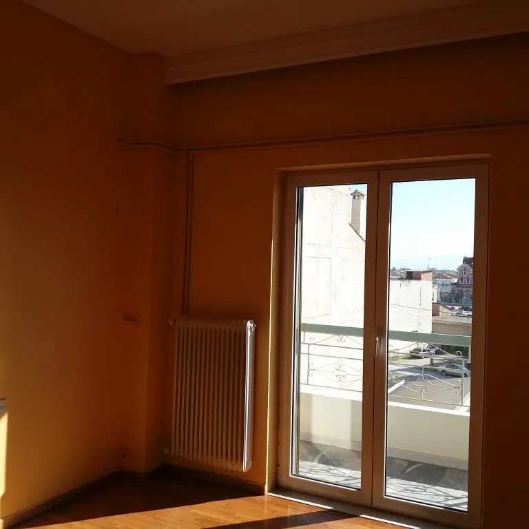Pièces - City View Flat with Parking in Central Greece