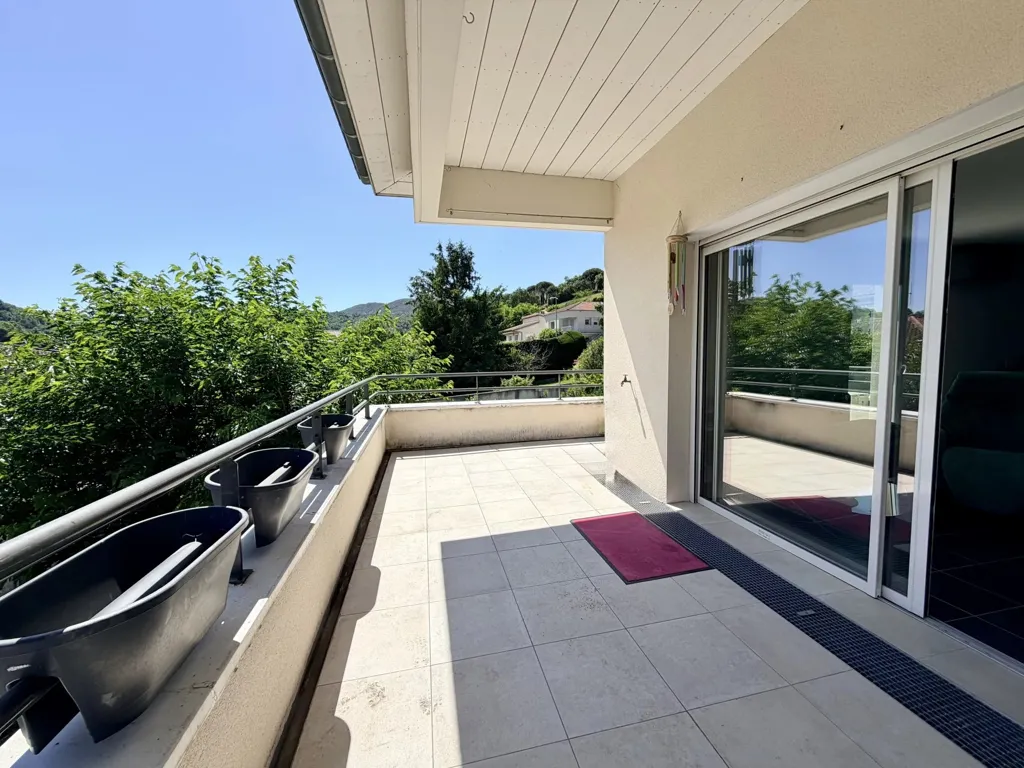 Balcone - 3-Bed Apartment with Terrace in Saint-Péray