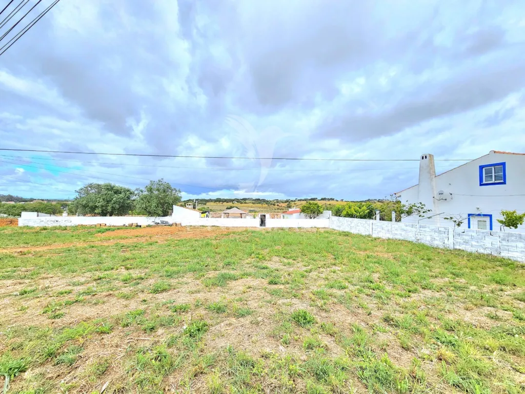 Garden - Construction Plot with Garden in Ourique