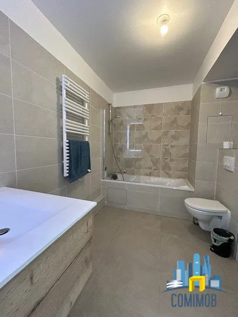 Vannitoad - Modern Apartment with Balcony in Courbevoie