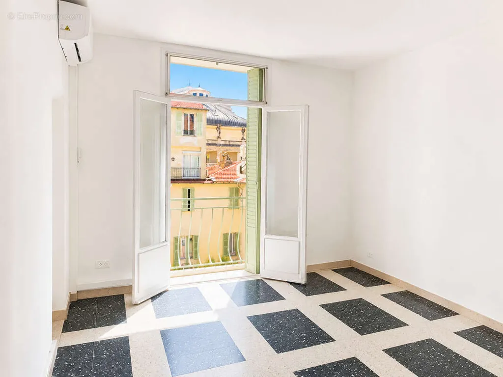 Rooms - Apartment with Ascender in Vieux-Nice