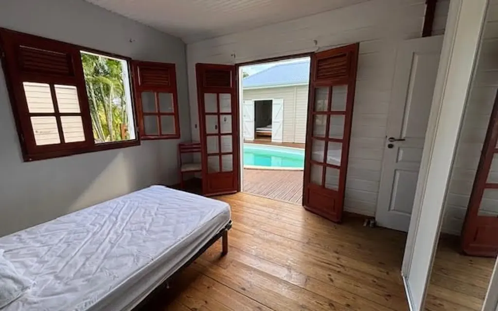 Chambres - Villa Meublée avec Piscine à Le Moule