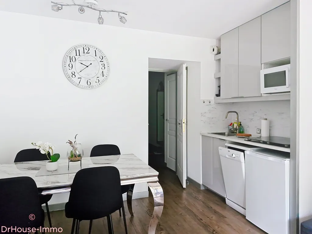 Salle à manger - Appartement avec Balcon et Vue Parc à Deauville