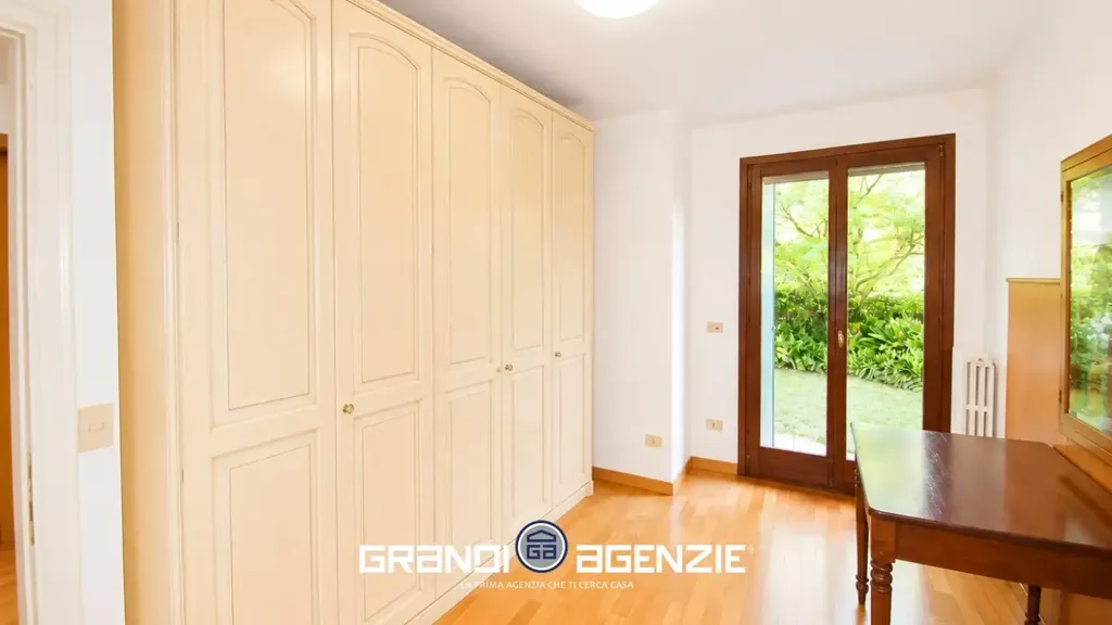 Pièces - Ground Floor Apartment with Private Garden in Treviso