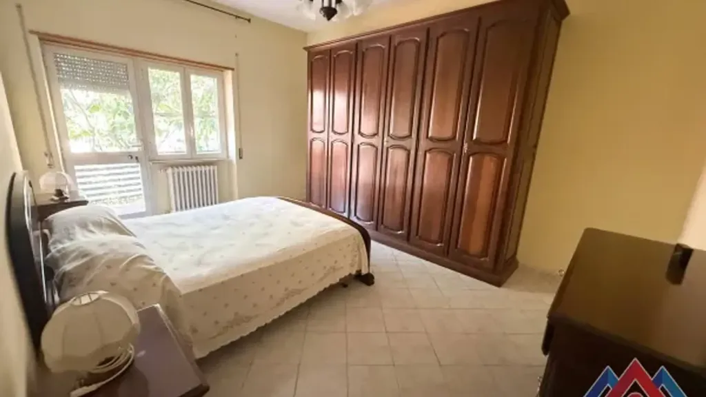 Chambres - Three-Bedroom Apartment with Balcony in Sora