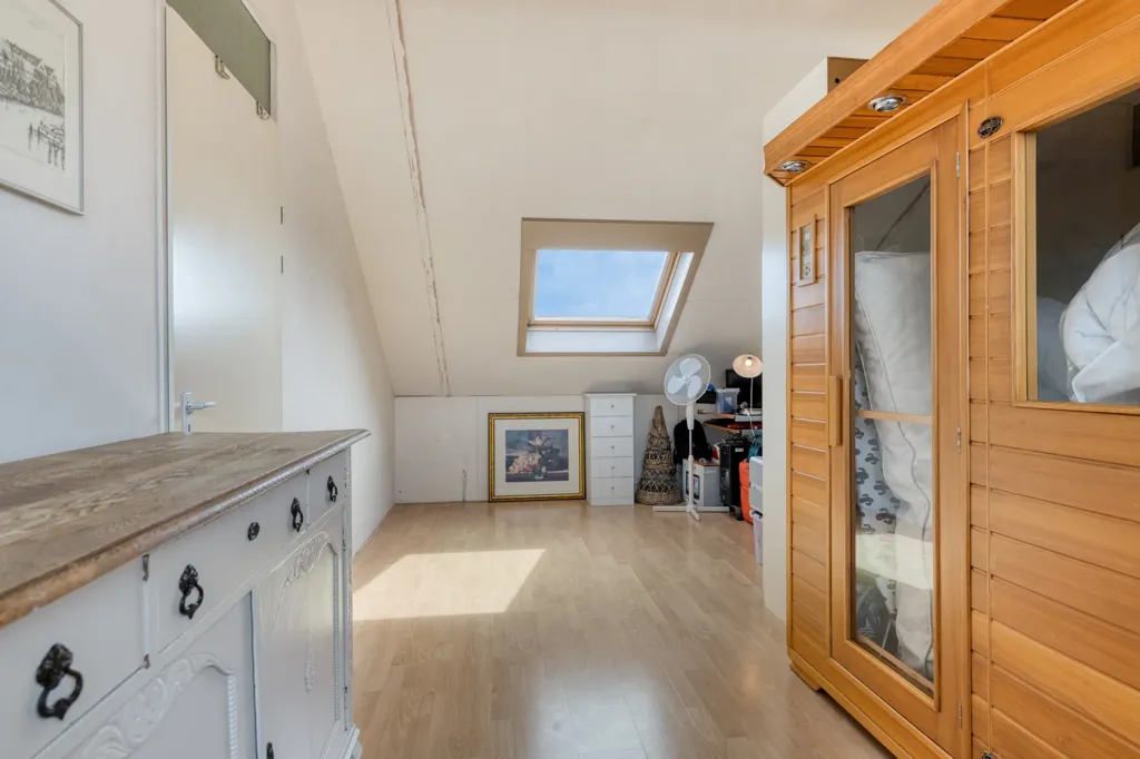 Toad - Corner House with Private Driveway in Hoorn