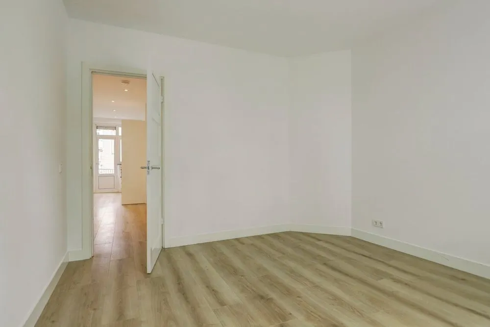 Pièces - 3-Bedroom Apartment with Balcony in Amsterdam
