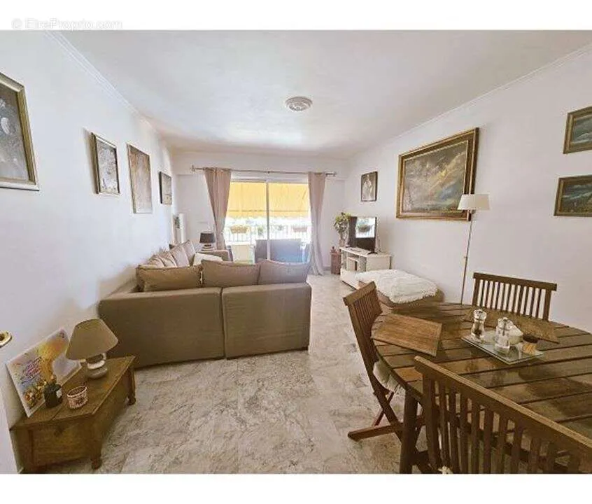Séjour - Appartement Traversant avec Terrasse à Le Cannet