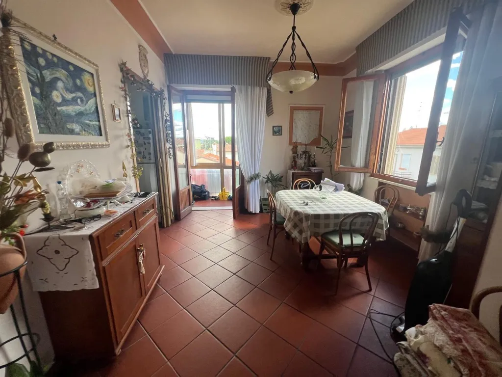 Söögituba - Quadrilocale with Terrace in Empoli