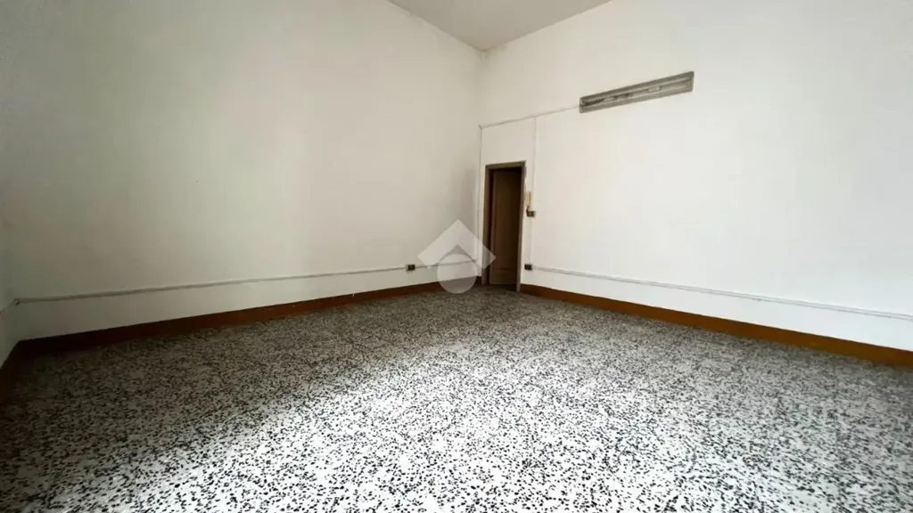 Pièces - Three-Bedroom Apartment with Balcony in Mesagne