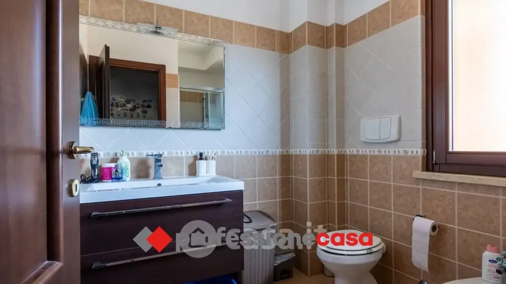 Bagni - Casa indipendente con giardino a Pomezia
