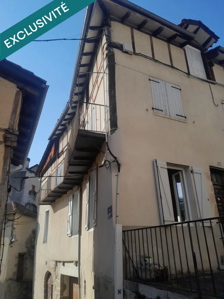 Extérieur - Maison en Pierre avec Terrasse au Centre de Laroquebrou