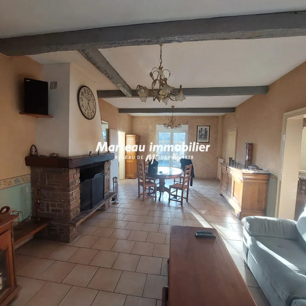 Soggiorno - Spacious 7-Room House with Garden in Arnage