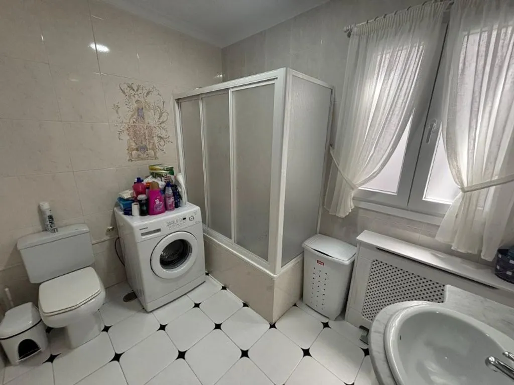 Bathrooms - Villa with Sea View and Pool in Cómpeta