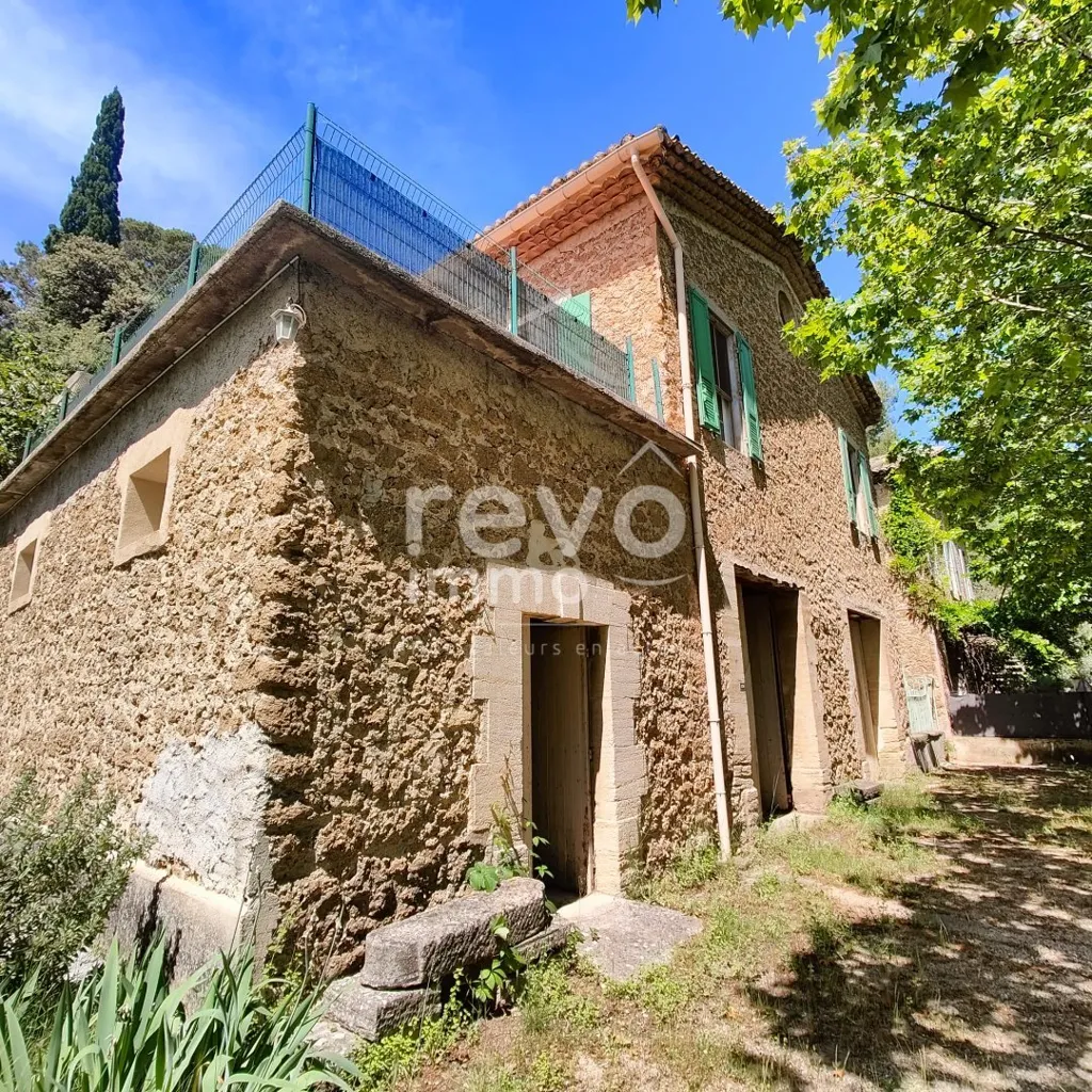 Exterior - Charming Stone House with Potential in Beaumes-de-Venise