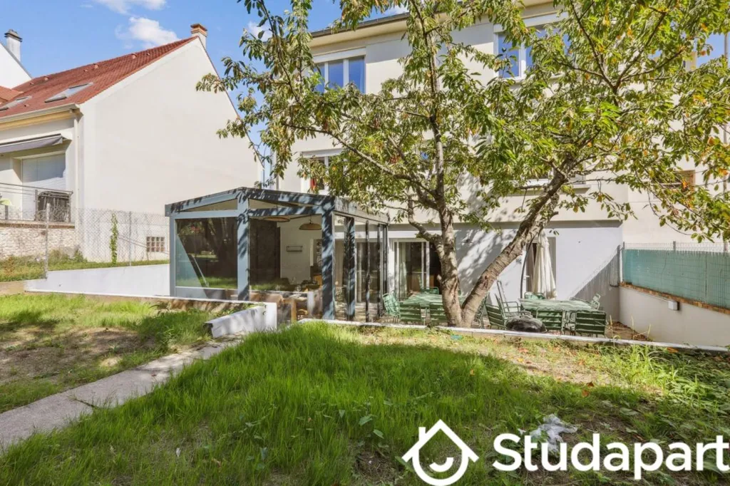 Jardin - Chambre en Colocation avec Salle de Bain Privative à Villejuif