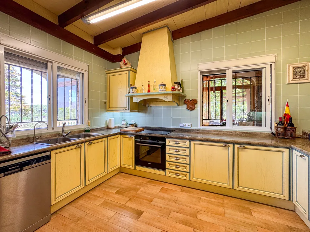 Köök - Rustic Chalet with Olive Grove in Segorbe