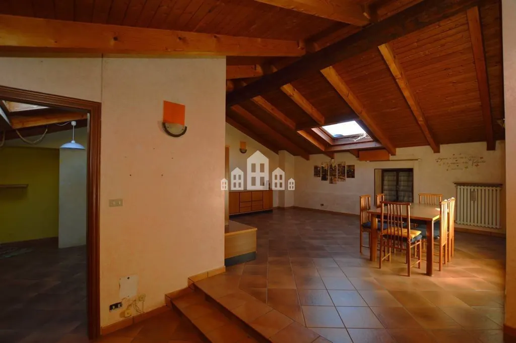 Pièces - Historic Building with Central Location in Rivara