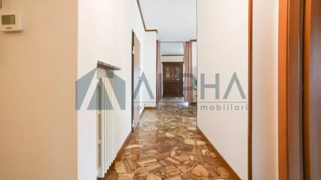 Entrée - Rearranged Apartment with Balcony in Cesena