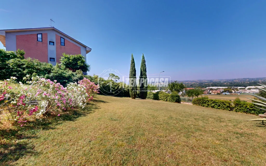 Jardin - Elegant Villa with Two Units in Camerata Picena